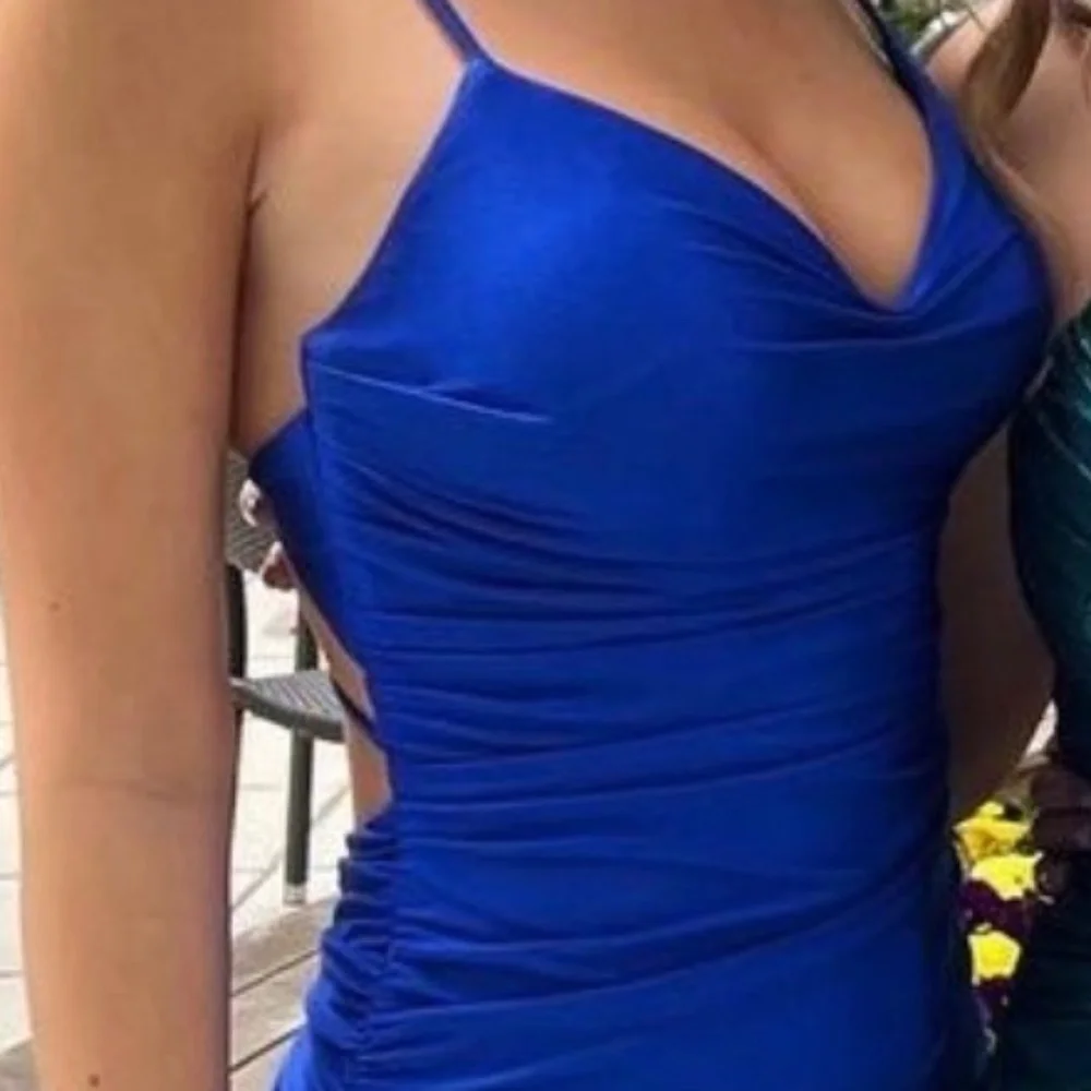 Stunning royal blue, open back mermaid prom dress from La Femme Size 4 - Picture 5 of 5